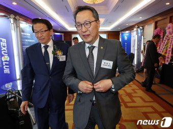 행사장 떠나는 박민수 차관