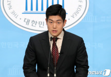 조국·제자 김재섭, 이제는 동료의원으로…조민 악연 새삼 주목