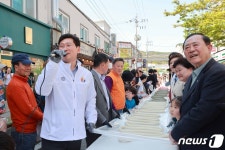 용인중앙시장 ‘왁자지껄 봄 축제’…500m 가래떡 뽑으며 발전 기원