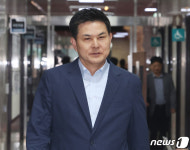 당선인 간담회 참석하는 김태호 의원