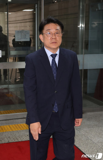 '정당법 위반 혐의' 허종식 의원, 공판 출석