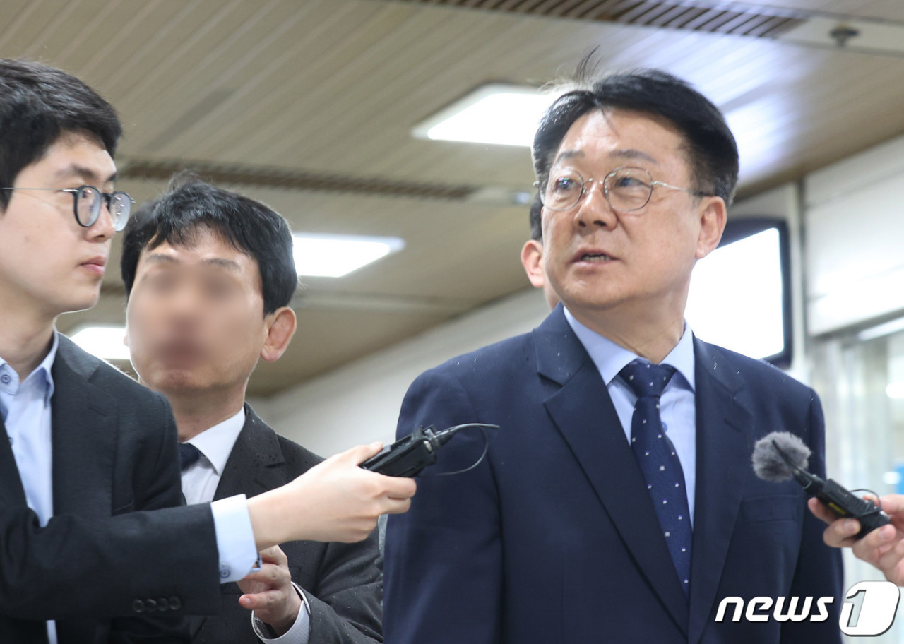 민주당 의원들, 돈봉투 사건으로 유죄 판결 - 허종식은 징역 3개월 유예, 이성만은 9개월 유예 됐다