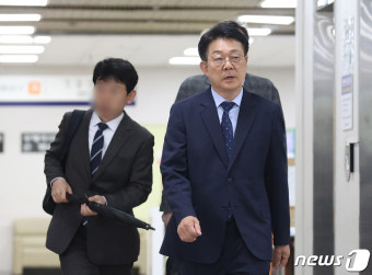 공판기일 출석하는 허종식 의원