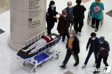 환자는 누가 돌보나?