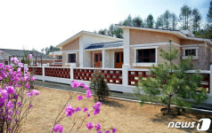 북한 평안북도 태천군 룡흥농장의 새 살림집…김정은 영도의 결실