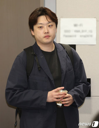 젊은의사협의체 회의 참석하는 박단 비대위원장