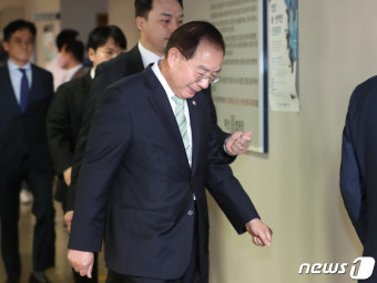 사전 선거운동 혐의 하윤수 부산교육감, 항소심 선고 공판 출석