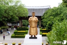 역사 왜곡·친일 미화 논란 대구 순종 황제 동상 11년 만에 철거