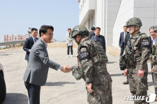김진태 강원지사, 중‧동부전선 최전방 찾아 철저한 안보태세 강조