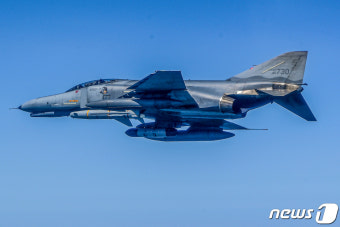 55년간 영공 수호한 F-4E,  마지막 실사격 훈련