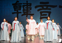 크라운해태제과 국악동아리, 민요 아리랑 공연