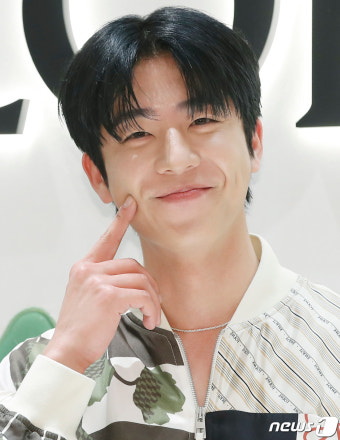 '횹사마' 채종협, 일드 왕자님의 볼 콕 애교