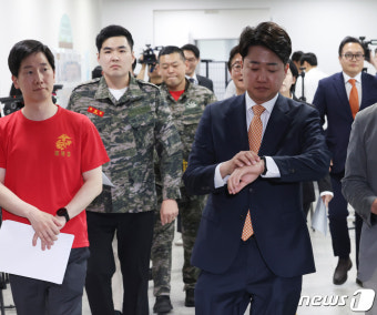 '채상병 특검법 처리 촉구' 회견 참석하는 이준석