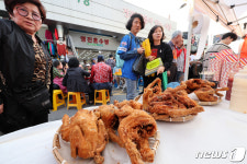 역시 맥주엔 통닭이 최고죠 광주 양동통맥축제 개막 [화보]