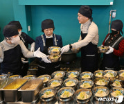 내 나이 칠십 둘, 또래들과 국수 팔며 삶의 낙 얻고 있죠