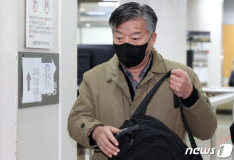 '경비함정 비리 의혹' 김홍희 전 해양경찰청장 구속 기로