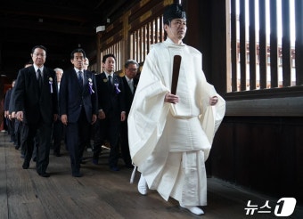 다카이치 日경안상 야스쿠니 참배…오전엔 국회의원 94명 집단참배(상보)
