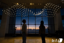 구름 위 색다른 여행…서울스카이, 인터렉티브 미디어 아트 선봬