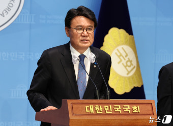 포부 밝히는 황운하 신임 원내대표