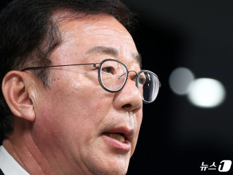 2차 실무회동 결과 설명하는 홍철호 정무수석