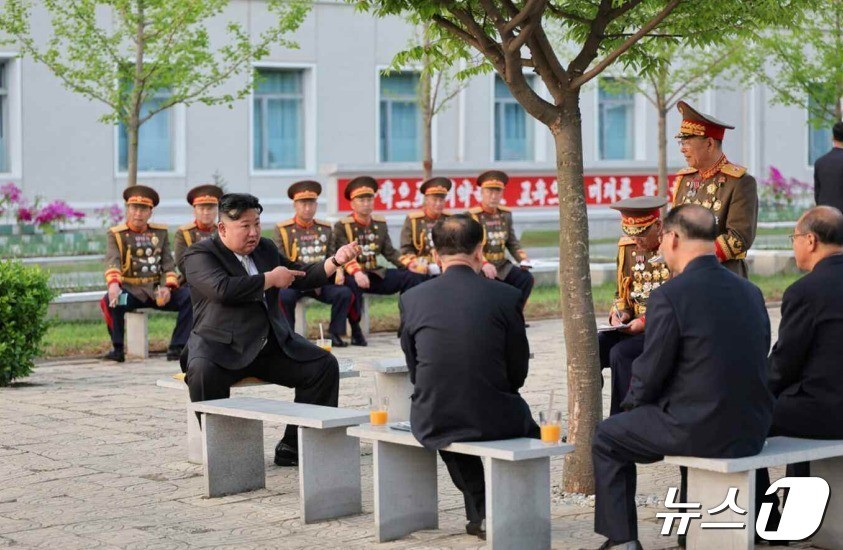 김정은, 김일성정치대학 방문 강조…군의 사상 무장과 군사 기술력 강화