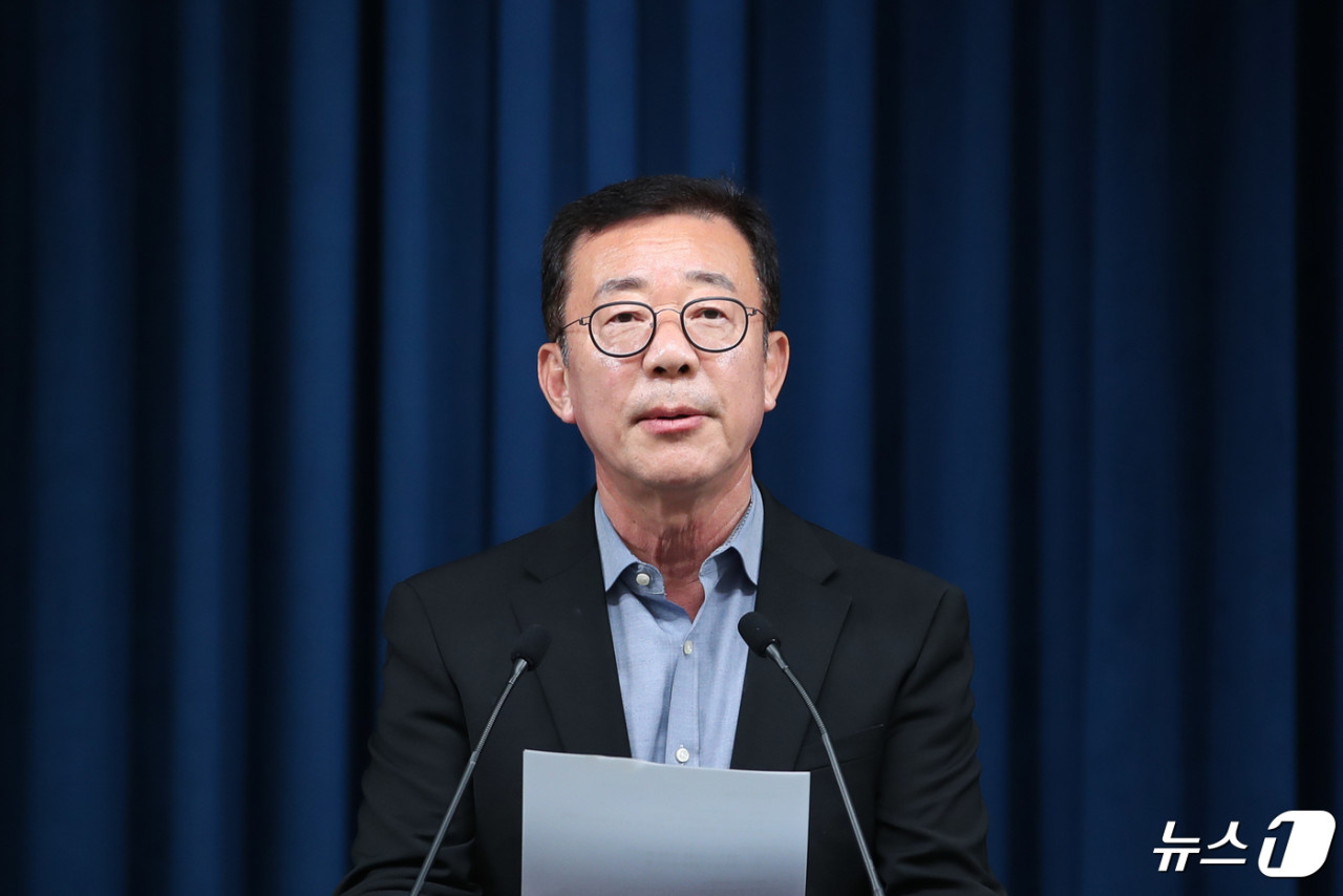 홍철호 정무수석, 국민의힘 사무처 오찬서 화합 강조, 국방장관 탄핵 검토 반대 발언에 관심 모아
