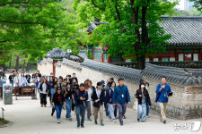아침 궁을 깨우다