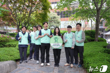 꽃보다 플로깅 재개한 교보생명, 서울 중랑천 메타세콰이어길 만든다