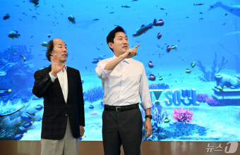 [동정] 오세훈, 시민 힐링공간으로 바뀐 시청 로비 찾아 직원 격려