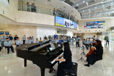 시끄러운 중장비 소리 잠시 멈추고 은은한 클래식 선율