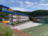 레슬링·바이애슬론·역도·핸드볼…등교 택시도 지원하는 고등학교