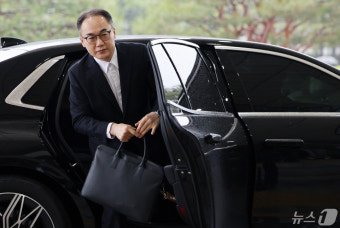 출근하는 이원석 검찰총장