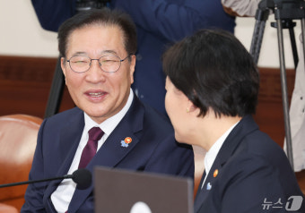 박성재·송미령 장관, 국무회의 대화