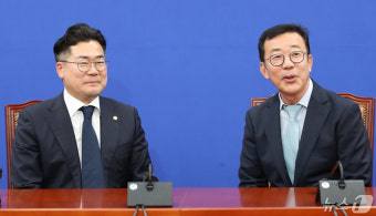 박찬대 신임 원내대표 예방하는 홍철호 정무수석
