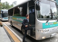 이동집무실 탑승하는 조희연 교육감