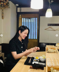 '현빈' 손예진, 육아 해방에 여신 미소? 음식 기다리며 청초한 미모 [N샷]