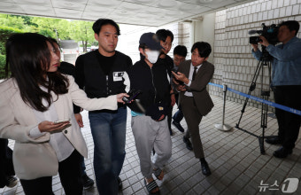'여자친구 살해 혐의' 의대생, 영장심사 출석