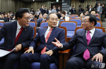 대화 나누는 송석준·추경호·이종배 원내대표 후보자