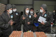 오유경 식약처장, 달걀 위생 현장점검