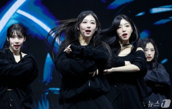 트리플에스, 안구정화 무대