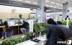 동대문구청서 소화기 분출 사고…6명 부상