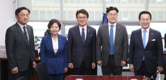 박찬대 민주당 원내대표, 황운하 조국혁신당 원내대표 예방