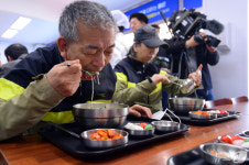 단돈 1000원에 든든한 콩나물국밥이…광주에 천원한끼 개소