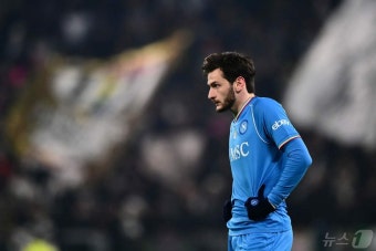 엔리케 PSG 감독, 음바페 대체자로 나폴리 크바라츠헬리아 원한다