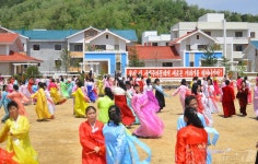 北 원산에서 개최된 살림집 입사모임…현대적인 살림집들