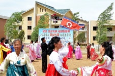 북한 곽산군 당상농장에 들어선 새 살림집…김정은 영도의 빛나는 결실