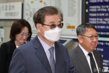 공판 출석하는 서훈 전 국정원장