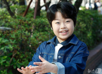 황민호, 행복을 주는 미소