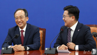 환하게 웃는 추경호·박찬대