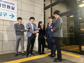 '김건희 명품백' 건넨 최재영 목사, 조사 12시간 만에 귀가